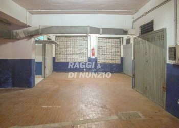 DSC01694.jpg - Box Via Tuscolana 649, Roma - foto 5