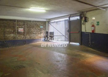 DSC01695.jpg - Box Via Tuscolana 649, Roma - foto 6