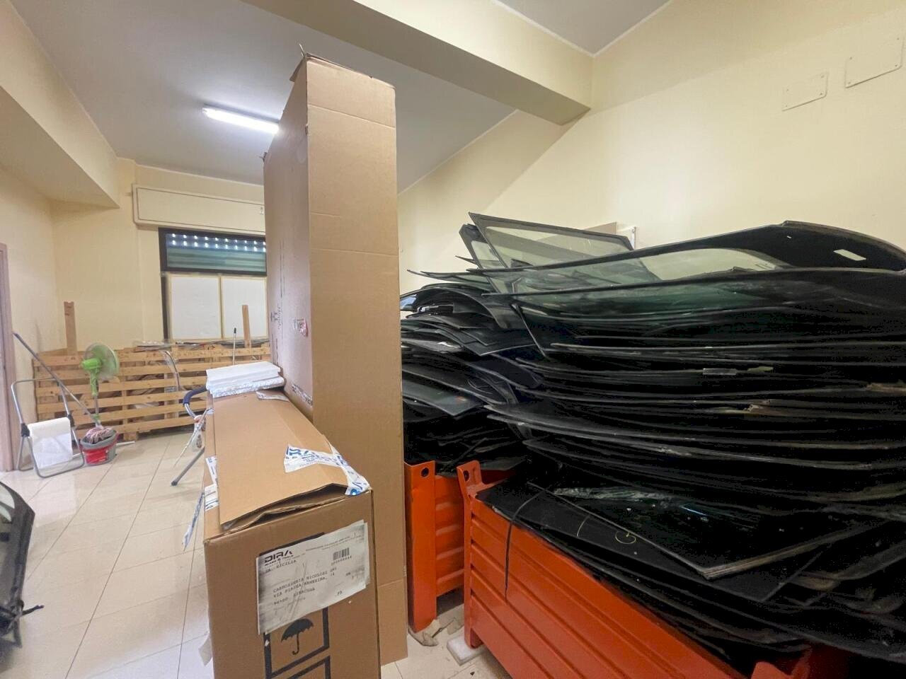 interno - Commercial Premises Via Piazza Armerina 4, Siracusa - photo 2