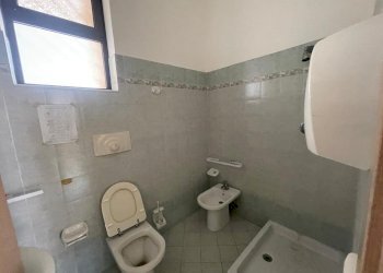 bagno - Commercial Premises Via Piazza Armerina 4, Siracusa - photo 6