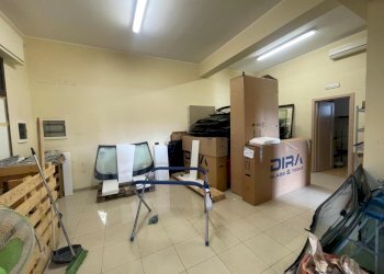 interno - Commercial Premises Via Piazza Armerina 4, Siracusa - photo 8