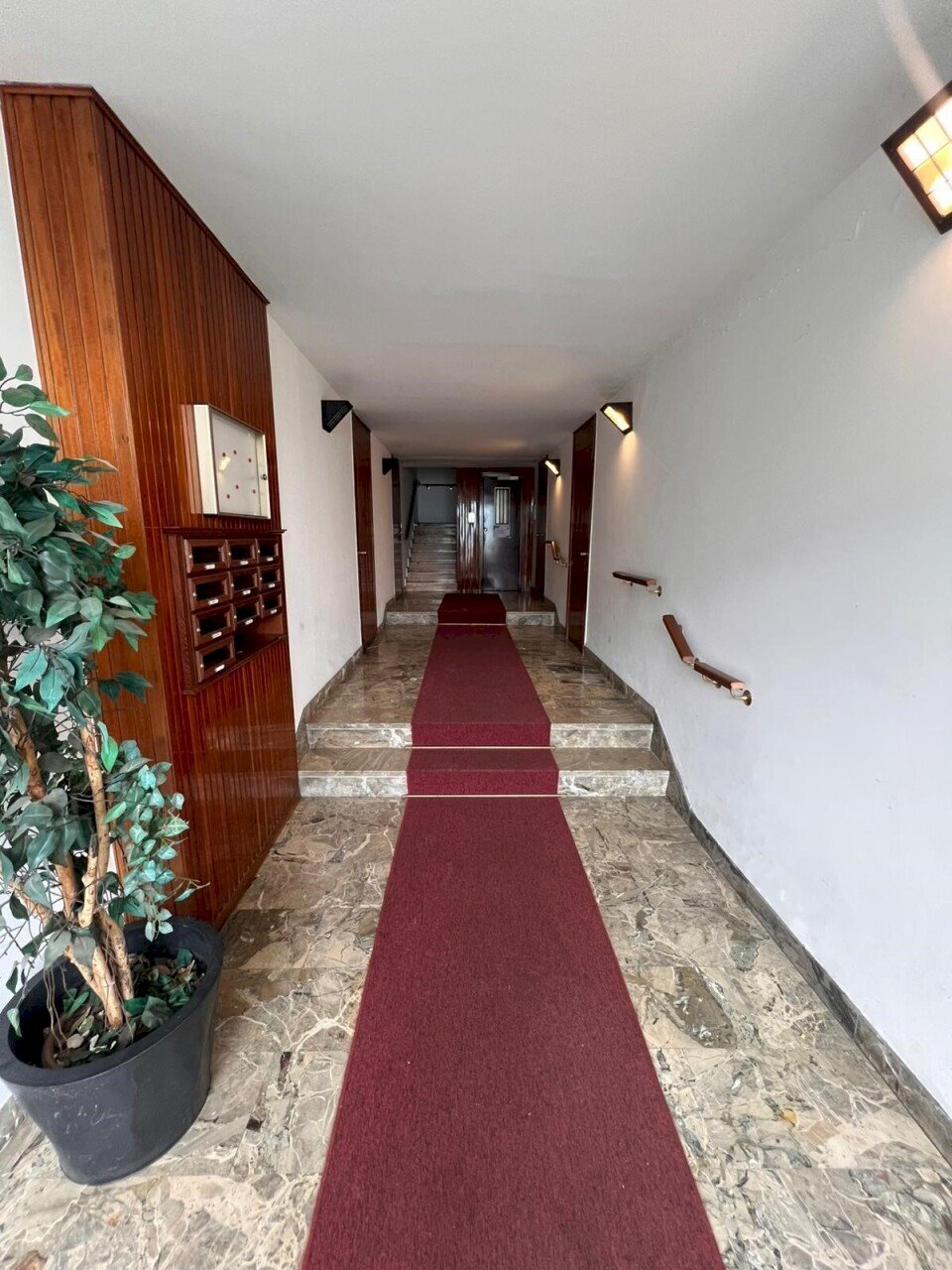 Ingresso condominiale - Trilocale Viale per S. Fermo della Battaglia 18, Como - foto 3