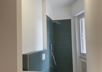 Bagno con doccia - Trilocale Viale per S. Fermo della Battaglia 18, Como - foto 10