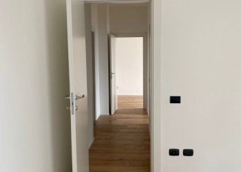 Interni appartamento - Trilocale Viale per S. Fermo della Battaglia 18, Como - foto 12