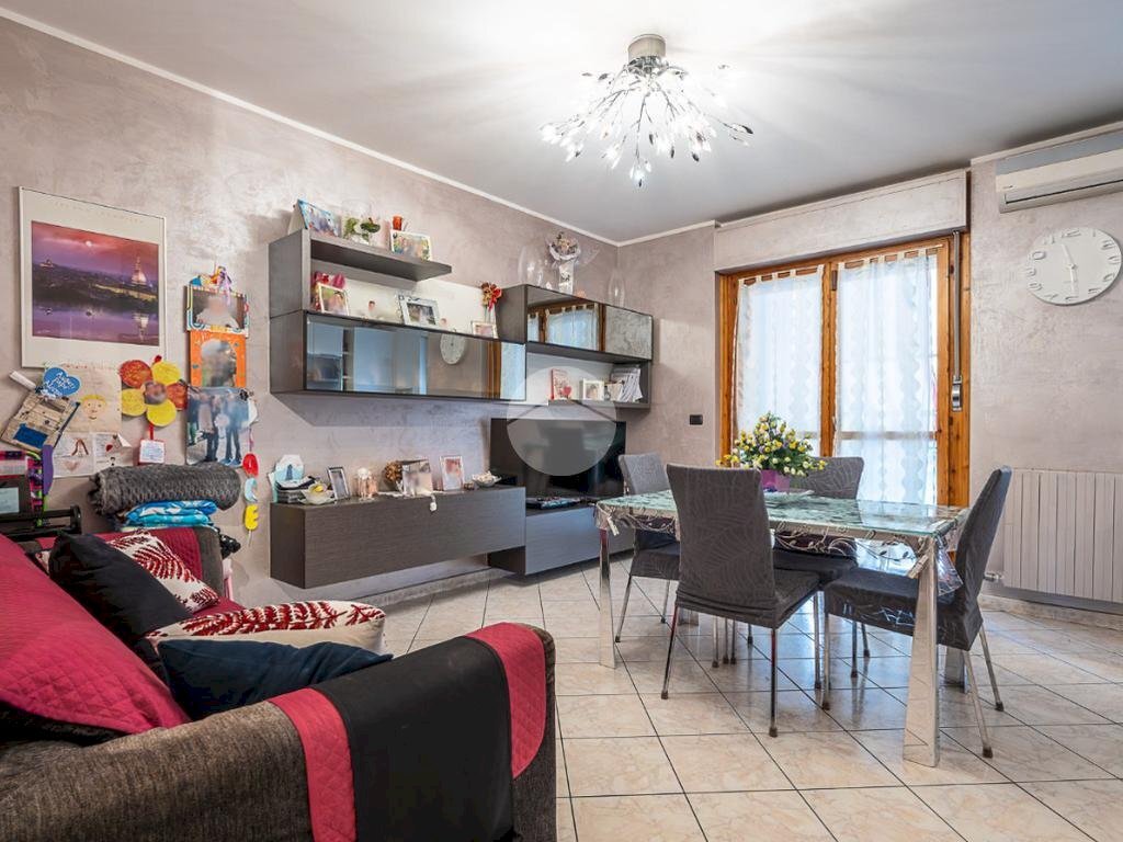 Three-room apartment Via C. L. N, Grugliasco - photo 1