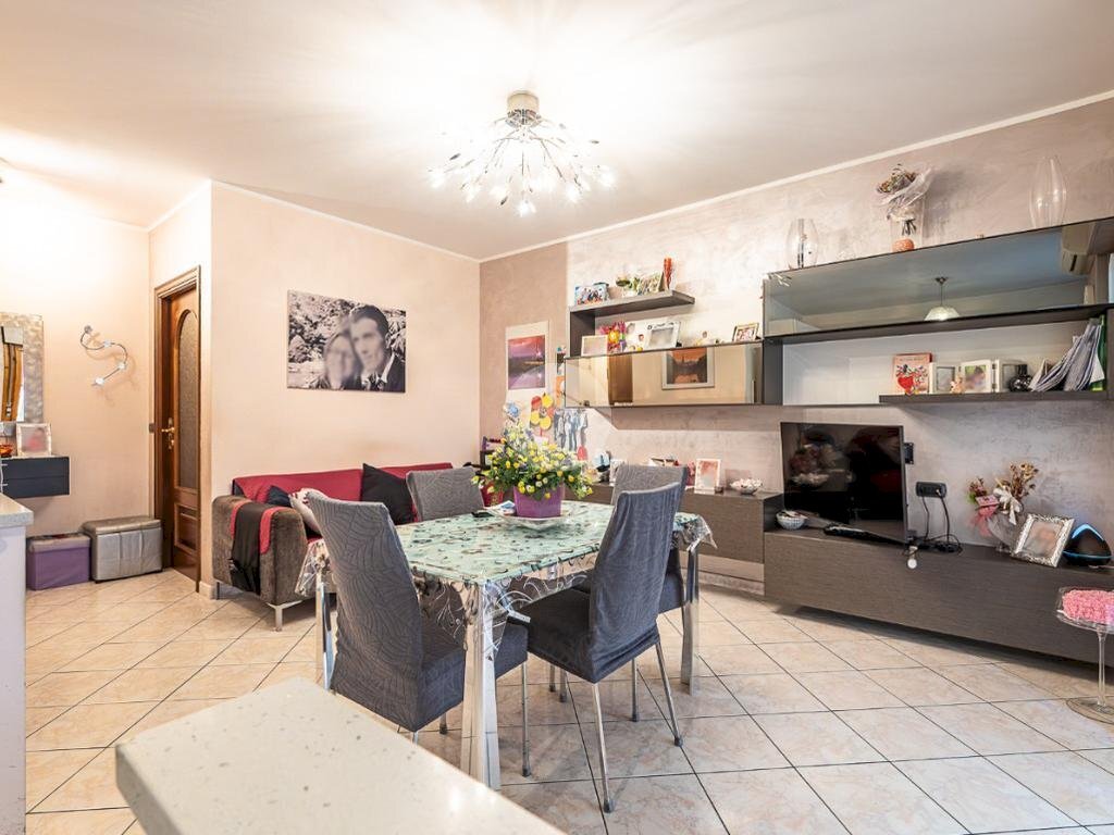 Three-room apartment Via C. L. N, Grugliasco - photo 2