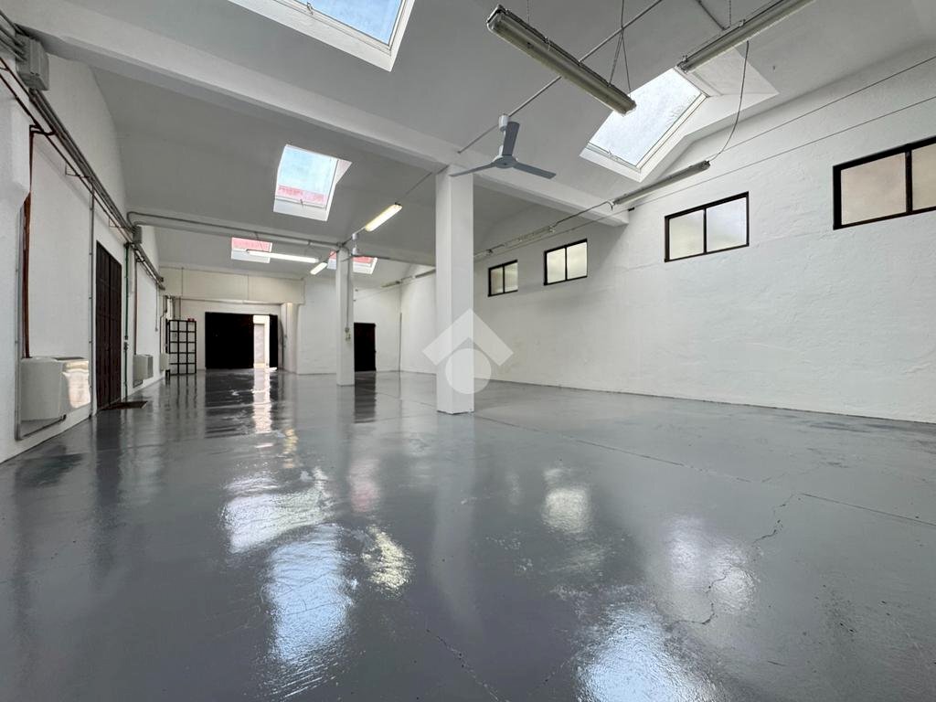 Capannone Vicolo L. Tolstoi, Galliate - foto 2