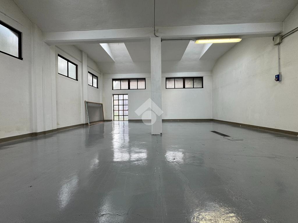 Capannone Vicolo L. Tolstoi, Galliate - foto 3