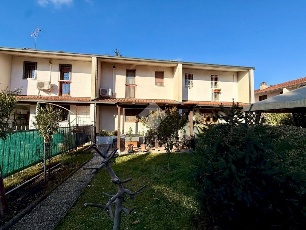 Villa a Schiera Largo Leopoldo Pollak, Abbiategrasso - foto 1