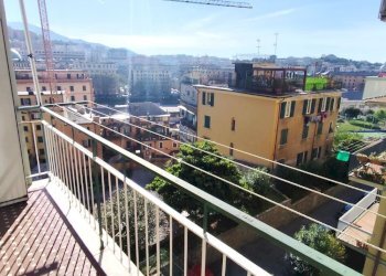 Quadrilocale viale Ansaldo, Genova (zona San Fruttuoso) - foto 1