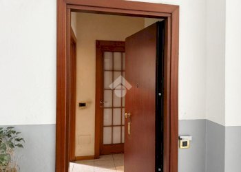 Two-room apartment Via L. Cadorna, Cormano - photo 9