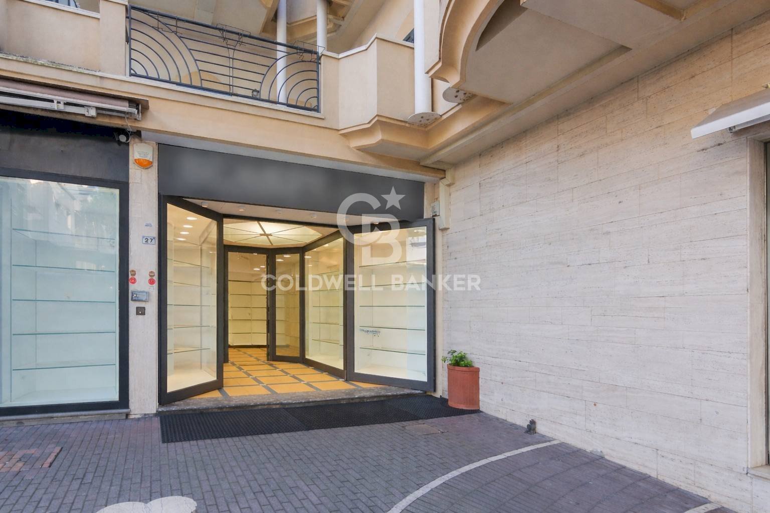 Foto 1 - Shop viale Ceccarini
 
27, Riccione - photo 1