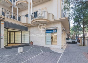 Foto 2 - Negozio viale Ceccarini
 
27, Riccione - foto 2