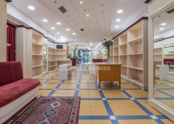 Foto 11 - Negozio viale Ceccarini
 
27, Riccione - foto 11