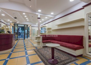 Foto 12 - Negozio viale Ceccarini
 
27, Riccione - foto 12