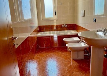 Bagno - Four-room apartment Via Puglisi
 
12, Capurso - photo 15