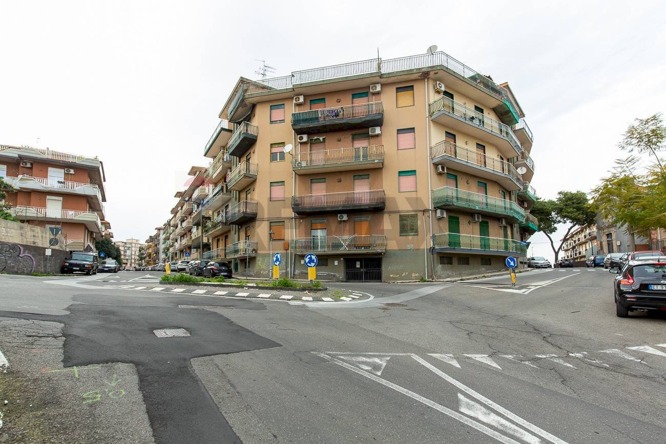 Edificio all\'aperto - Apartment VIA DOTT. GIOVANNI CHIARENZA
 
58, Aci Catena - photo 2