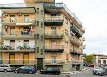 Edificio all\'aperto - Appartamento VIA DOTT. GIOVANNI CHIARENZA
 
58, Aci Catena - foto 1