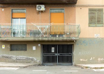 Edificio all\'aperto - Appartamento VIA DOTT. GIOVANNI CHIARENZA
 
58, Aci Catena - foto 3