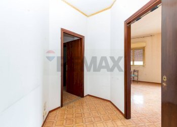 Hall / corridoio - Appartamento VIA DOTT. GIOVANNI CHIARENZA
 
58, Aci Catena - foto 8