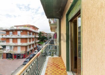 Balcone - Appartamento VIA DOTT. GIOVANNI CHIARENZA
 
58, Aci Catena - foto 24