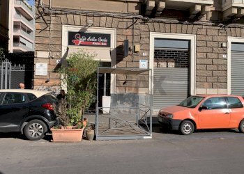Edificio all\'aperto - Cafeteria - Cold Bar Via Firenze
 
88, Catania - photo 16