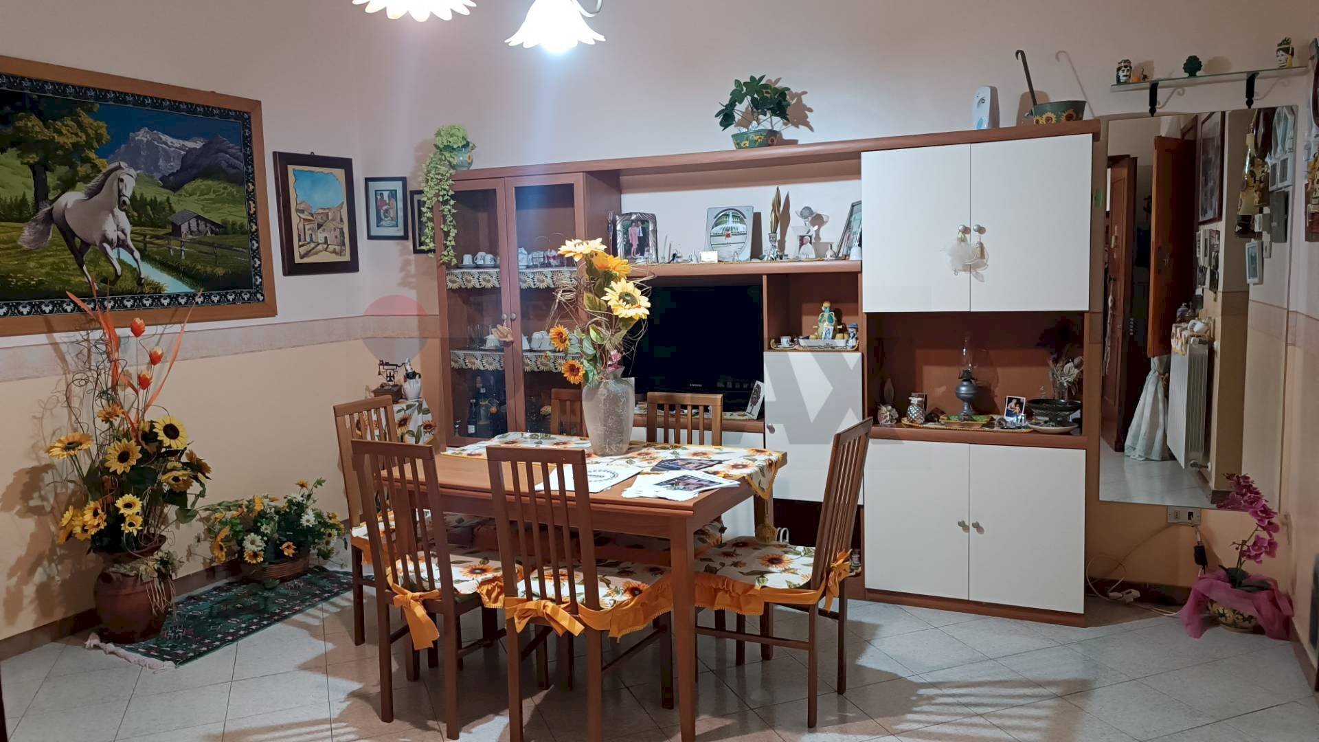 Sala da pranzo - Semi-detached house via Monte San Michele
 
10, Zafferana Etnea - photo 2