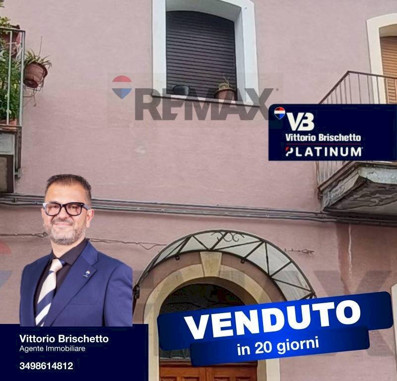 Edificio all\'aperto - Semi-detached house via Monte San Michele
 
10, Zafferana Etnea - photo 1