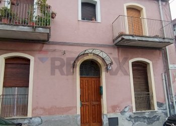 Edificio all\'aperto - Casa semi indipendente via Monte San Michele
 
10, Zafferana Etnea - foto 1