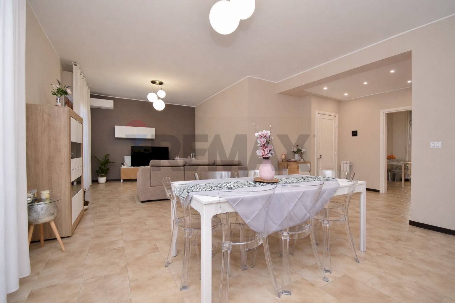 Sala da pranzo - Four-room apartment via loreto
 
16, Acireale - photo 1