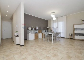 Sala da pranzo - Quadrilocale via loreto
 
16, Acireale - foto 3