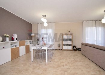 Sala da pranzo - Quadrilocale via loreto
 
16, Acireale - foto 4