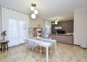 Sala da pranzo - Quadrilocale via loreto
 
16, Acireale - foto 5