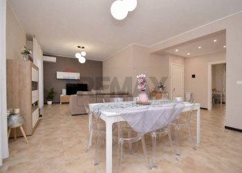 Sala da pranzo - Quadrilocale via loreto
 
16, Acireale - foto 1