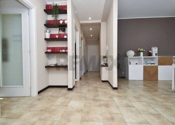 Hall / corridoio - Quadrilocale via loreto
 
16, Acireale - foto 11