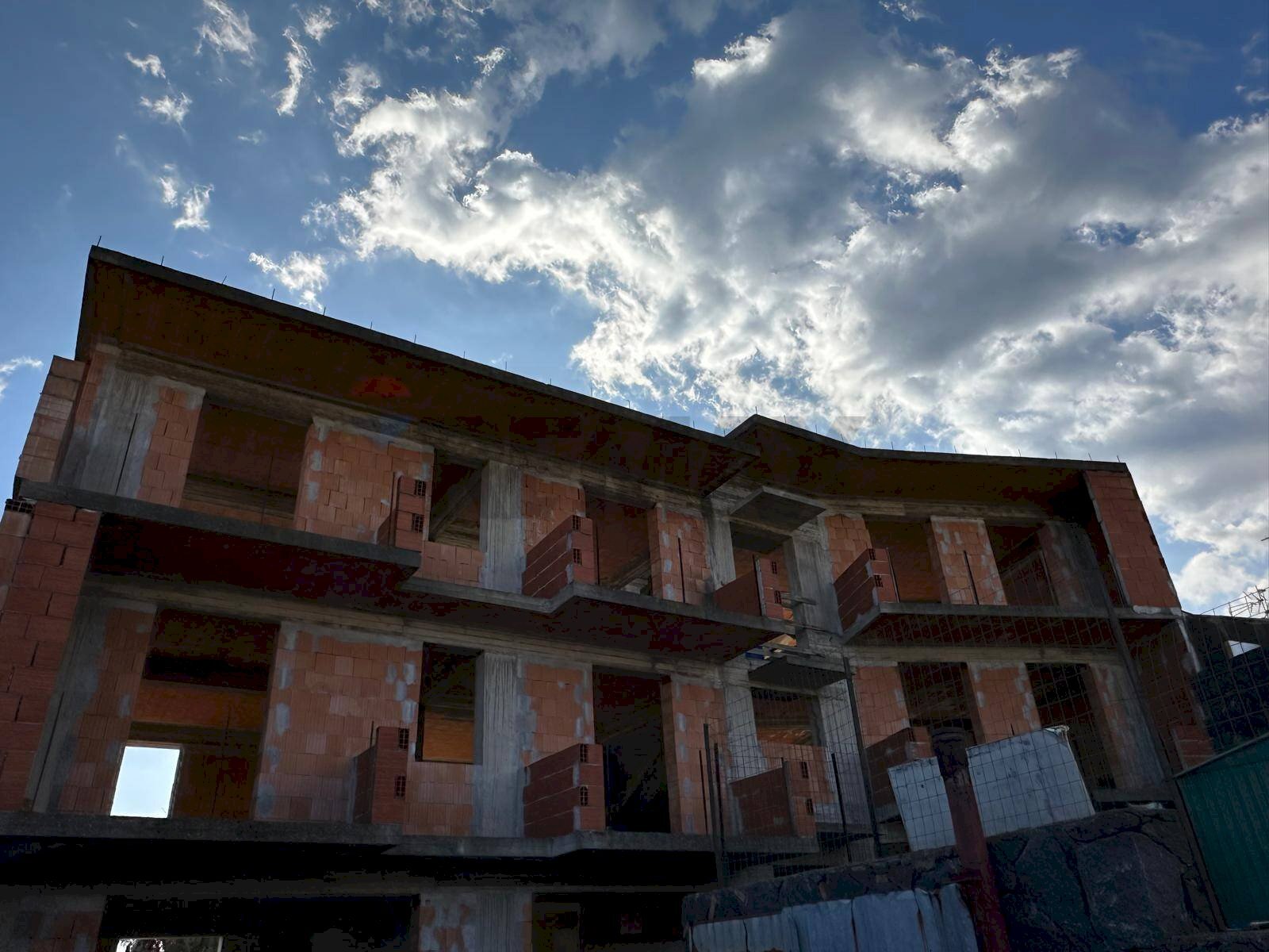 Edificio all\'aperto - Casa semi indipendente quattordicesima finita
 
20, Zafferana Etnea - foto 1