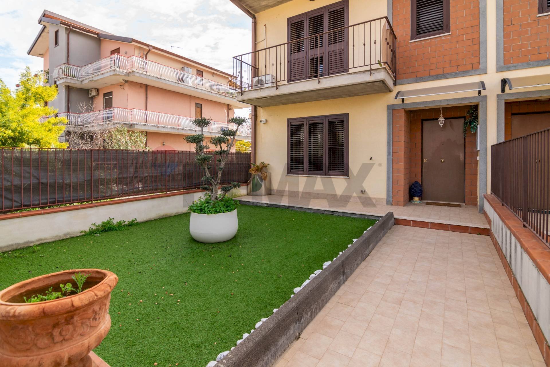 Giardino - Casa semi indipendente Via Antonio de Curtis
 
41, Misterbianco - foto 1