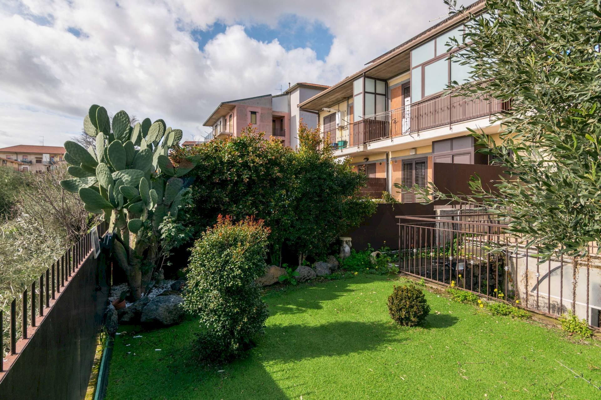 Giardino - Casa semi indipendente Via Antonio de Curtis
 
41, Misterbianco - foto 2