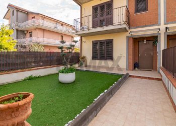 Giardino - Casa semi indipendente Via Antonio de Curtis
 
41, Misterbianco - foto 1