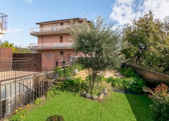 Giardino - Casa semi indipendente Via Antonio de Curtis
 
41, Misterbianco - foto 37