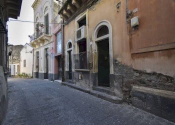 Edificio all\'aperto - Casa indipendente via lettighieri
 
53, Acireale - foto 3