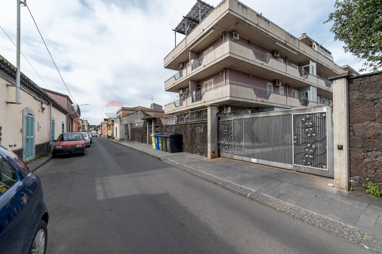 Edificio all\'aperto - Trilocale Via Vitaliti
 
40, Catania - foto 1