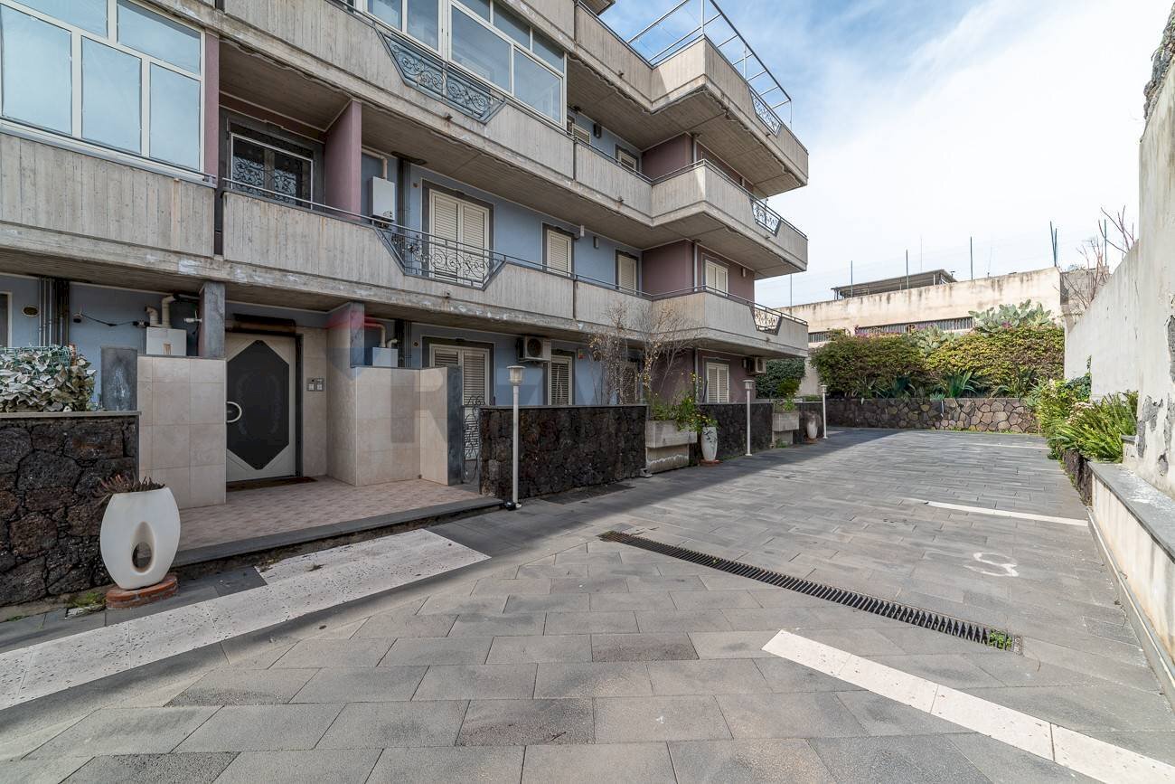 Edificio all\'aperto - Trilocale Via Vitaliti
 
40, Catania - foto 3