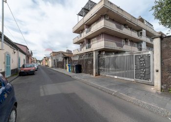Edificio all\'aperto - Trilocale Via Vitaliti
 
40, Catania - foto 1