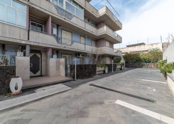 Edificio all\'aperto - Trilocale Via Vitaliti
 
40, Catania - foto 3