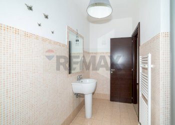 Bagno - Trilocale Via Vitaliti
 
40, Catania - foto 24