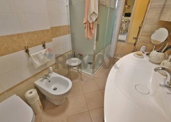 Bagno - Quadrilocale via Luigi Capuana
 
50, Rho - foto 16