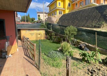 Giardino - Trilocale VIA DEI GLADIOLI
 
11, Recanati - foto 6