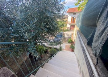 Balcone - Trilocale VIA DEI GLADIOLI
 
11, Recanati - foto 10