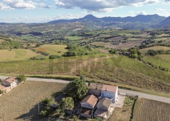 Vista delle montagne - Casa semi indipendente via fondiglie
 
56, Rosora - foto 3